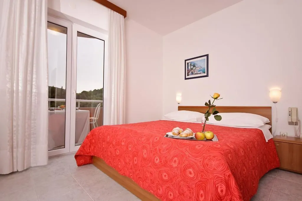 Hotel Carmen Krnica 3*,  Croatie